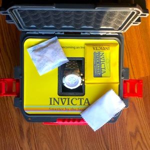 INVICTA 3-Slot Watch Case